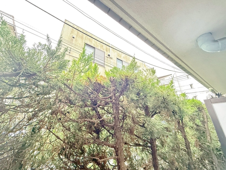 バルコニー 窓を開けると広がる青空。心をリフレッシュして日々を過ごしていきましょう。