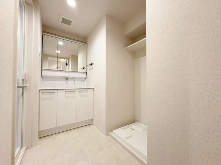 洗面 何かと物が増える場所だからこそ、スッキリと見映えの良い空間に。