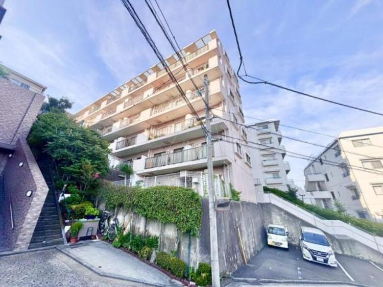 外観 陽とともに、時間によって顔を変える景観、星空や夜景にも負けないデザインの映える外観です。