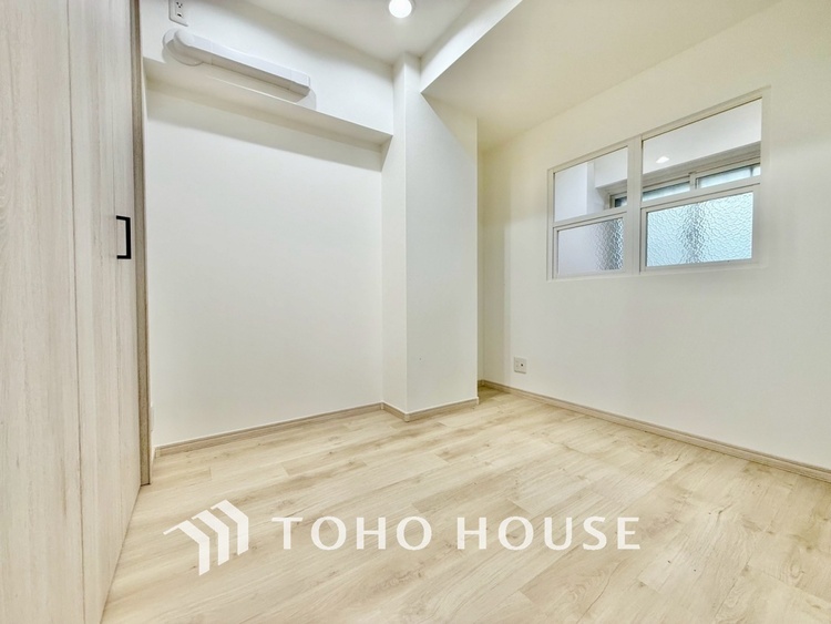 内装 ◆間接照明◆オレンジ色の光が僕達を大人な気分にさせる。静かで優しく語りかけるその光は、今日の終わりを告げてくれ、でも明日にはいい事が必ず来るよ。そんな囁きが聞こえてくる