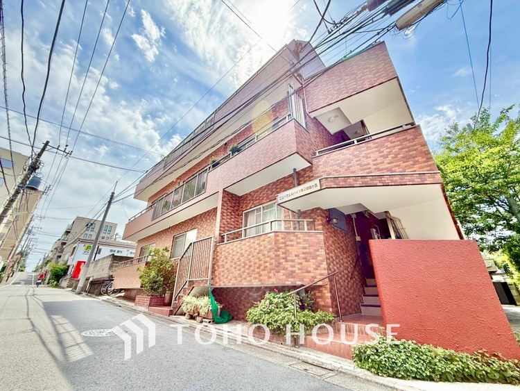 外観 ◆共有空間◆些細な事でほっぺを膨らまして怒る君。それでも僕達はこれからも一緒だよ。喧嘩をしても離れたくないから一つはさんだ同じ場所にいる。分かるよ。そこに君が