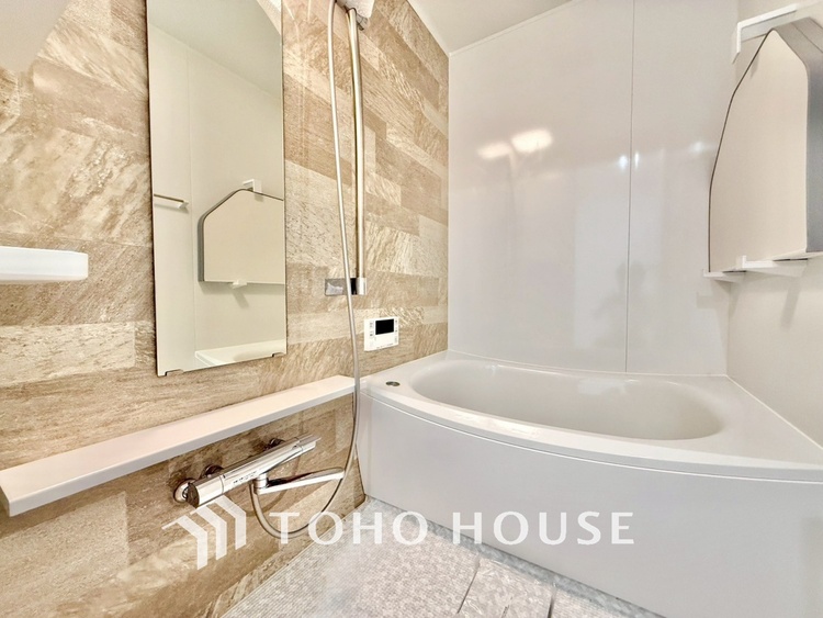 風呂 ◆浴室◆の温もりを感じ、ふわりと寄り添う太陽の妖精たちが自然と僕達を微睡ませる。うとうとしたい訳ではないがそんな時間が嫌いじゃない自分がここにいる。