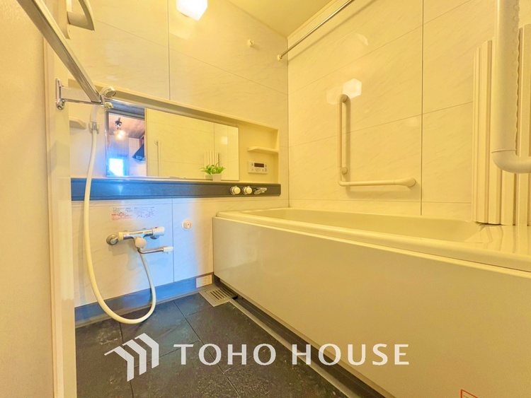 風呂 【BATHROOM】◆プライベートな空間◆simpleだからrelaxできるんです。こころもからだもキレイさっぱり。