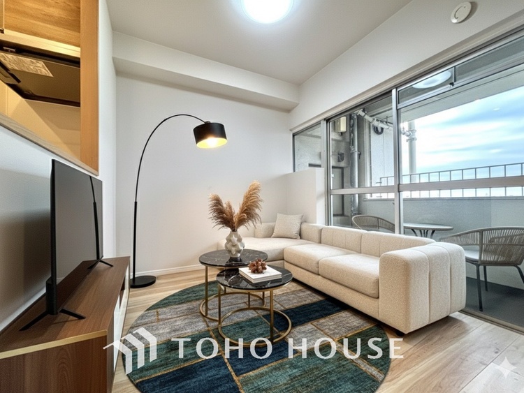 内装 ＊配置してある家具や小物はCGによるイメージ画像です。忙しい朝でも、しっかり家族が揃って食事をして頂けるゆとりある大きさのダイニングスペース。リビングと和室の続き間は急な来客時になど使い勝手が良いです