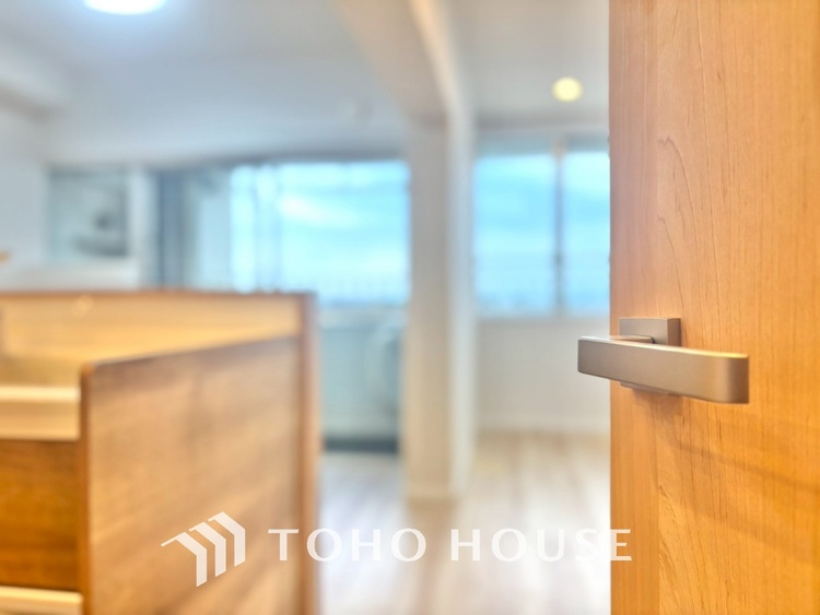 内装 採光や風通しを考えて設計された間取り。近隣との視線を考え、街全体で調整される窓位置。外観だけでなく、そこに住まうご家族の心地よさを最優先しました。