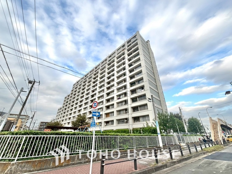 外観 漂う上質な空気感、マンションに入れば「おかえりなさい」と笑顔で迎えてくれるエントランス。最良の心配りを感じるマンションでした。