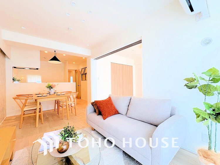 内装 広がりのある住空間、家族が集まるリビング・ダイニング