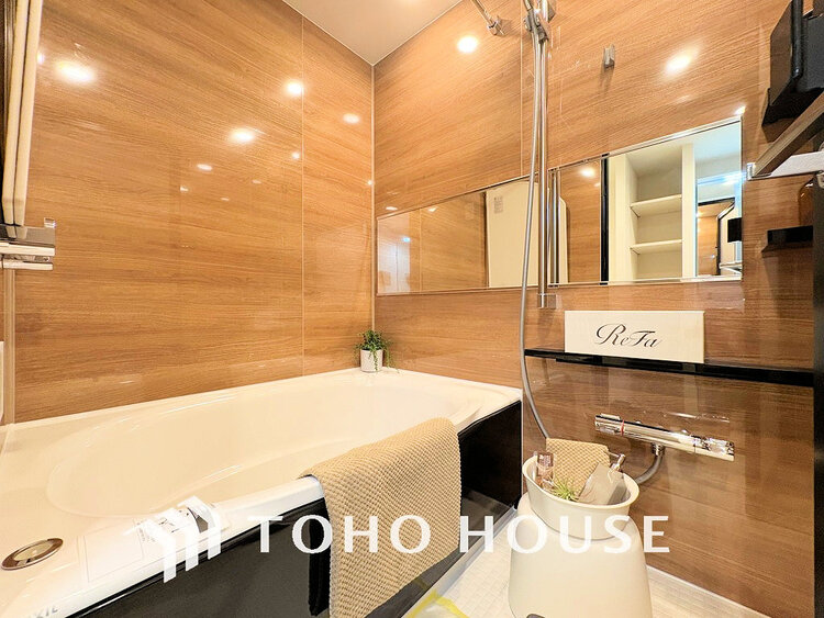 風呂 一日の疲れを癒すバスルームは、心地よいリラックスを叶える清潔感溢れる空間