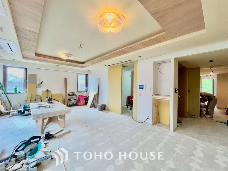 内装 見上げれば高い空。手を伸ばせば吸い込まれそうな突き抜ける空間。空が高いと気持ちも高揚します。空さえも楽しむ生活を始めませんか。