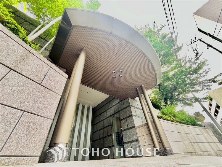 外観 ほんのりとほのかな光が優しく僕らを包み込む、穏やかな時間。リビングで過ごす至福の一時。丁寧にひかれた豆をじっくりと蒸らし、おいしく一杯を堪能する。