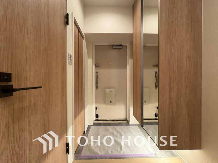 玄関 飾り過ぎないシンプルな内装の玄関