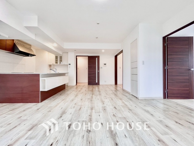 内装 【LIVING】◆眩い◆光が燦々と入り、家族の笑顔を照らす。「いつまでも続いて」と願う夢のような毎日がここにある。