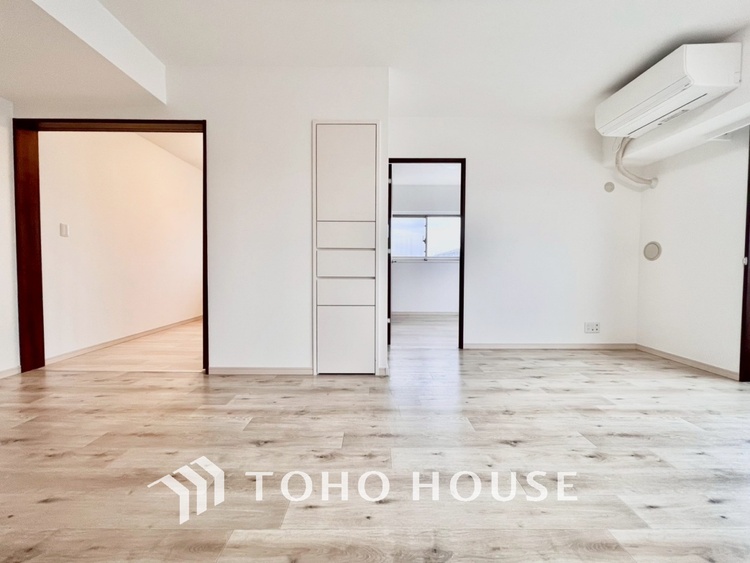 内装 【LIVING】◆扉を◆開くとこの景色。家族の”おかえり”の声が聞こえてきそう。