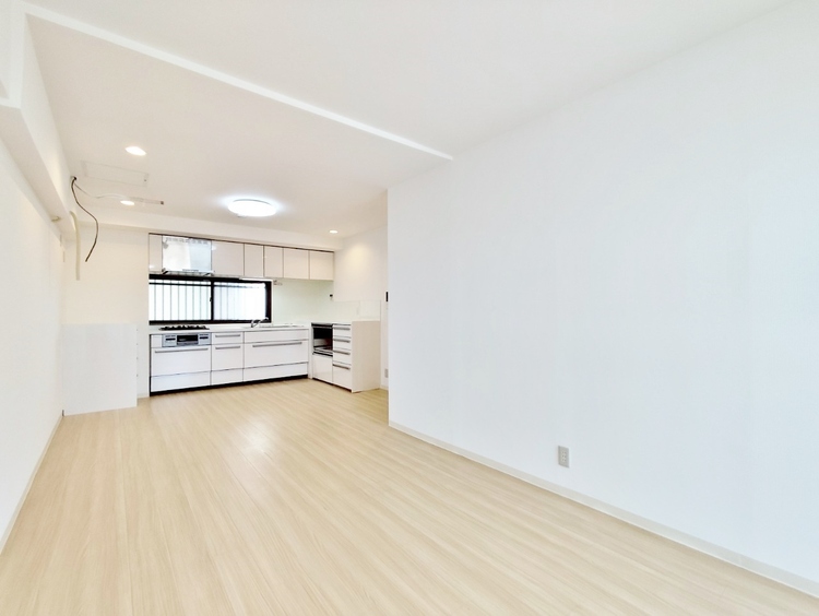 居間 居心地の良い空気感は、暮らしのステージを彩り、心からのやすらぎと満足感を与えてくれます。