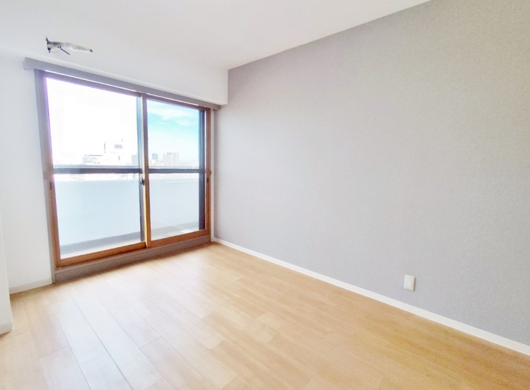 寝室 ベッドも十分に設置するスペースがあります。