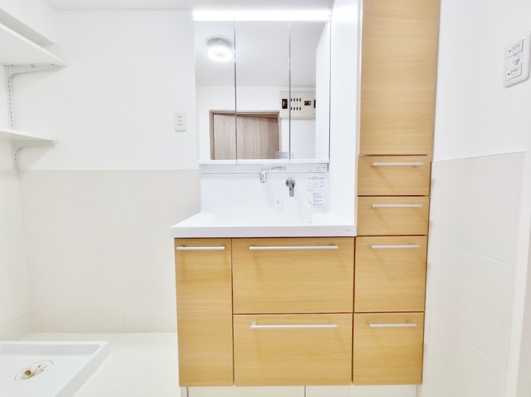 洗面 何かと物が増える場所だからこそ、スッキリと見映えの良い空間に。