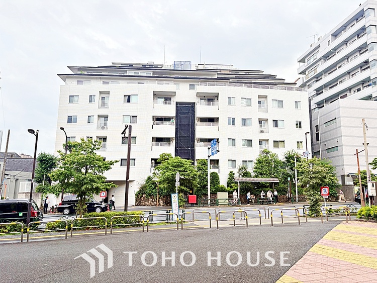 外観 漂う上質な空気感、マンションに入れば「おかえりなさい」と笑顔で迎えてくれるエントランス。最良の心配りを感じるマンションでした。