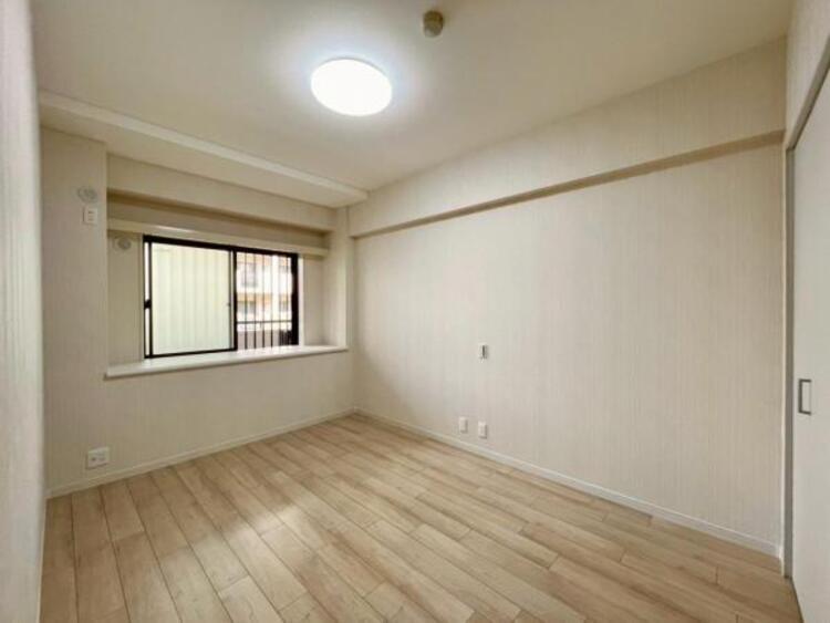 内装 柔らかな色合いに優しく包まれ、リラックスタイムを送れる寝室 