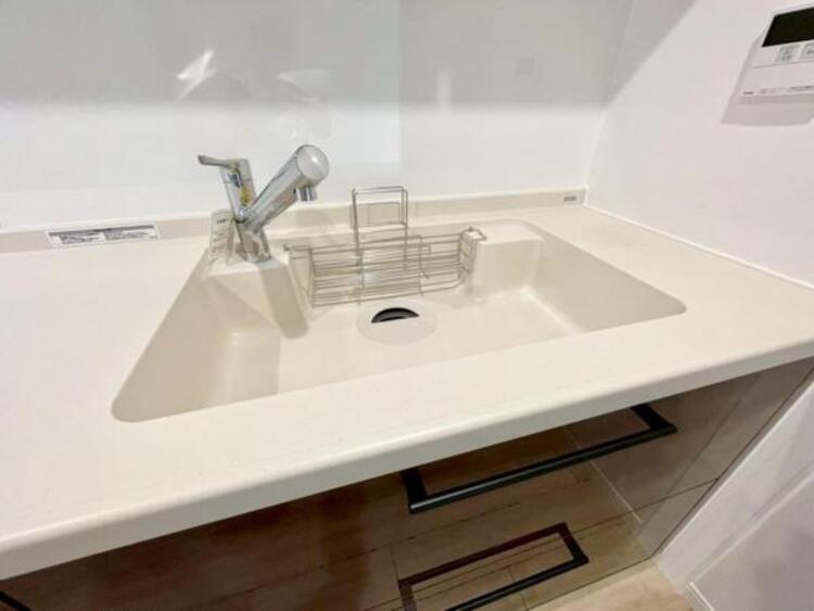 キッチン ワンタッチで浄水に切り替えられる浄水一体型水栓採用 