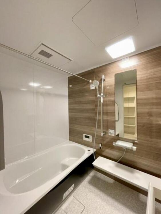 風呂 リフォーム済みでぴかぴかの浴室です。雨の日に嬉しい浴室乾燥機付きです！  