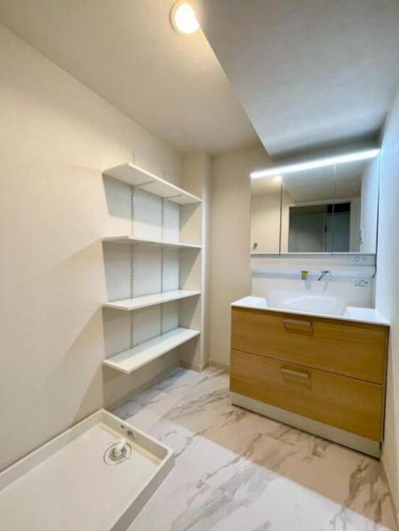 洗面 忙しい朝にも落ち着いて身支度ができるゆとりある洗面スペース 