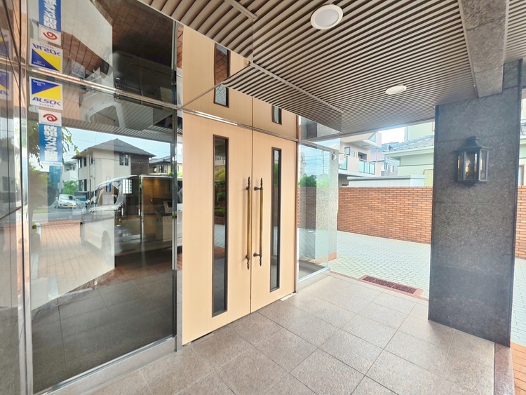 エントランス 外と内をつなぐエントランスは、まさに顔となる場所。