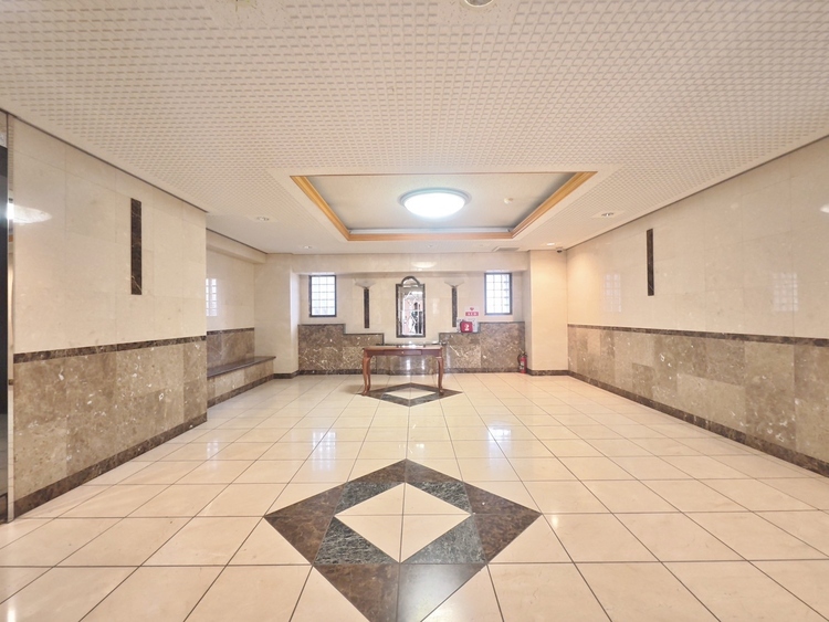 エントランス エントランス内部は、管理が行き届き清潔な共有スペースとなっています。