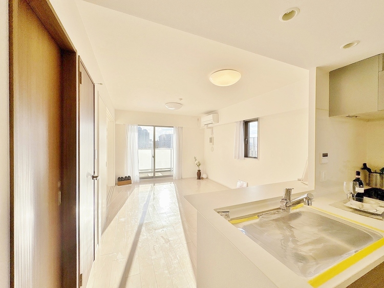 居間 居心地の良い空気感は、暮らしのステージを彩り、心からのやすらぎと満足感を与えてくれます。