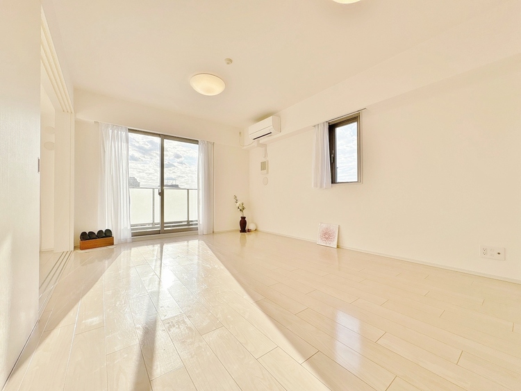 居間 豊かな居住性と、安心感を満たすクオリティが見事に調和した住空間。