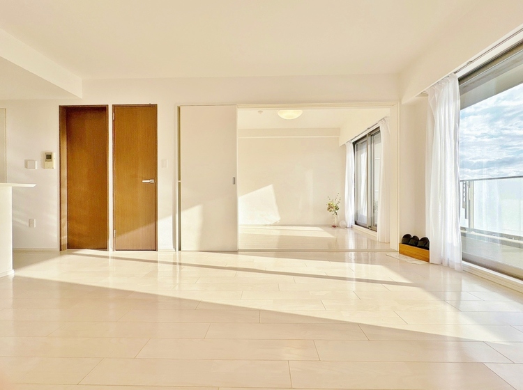 居間 快適に過ごす毎日を求めて、暮らしの中でご自身の「マイホーム」に創り上げて下さい。