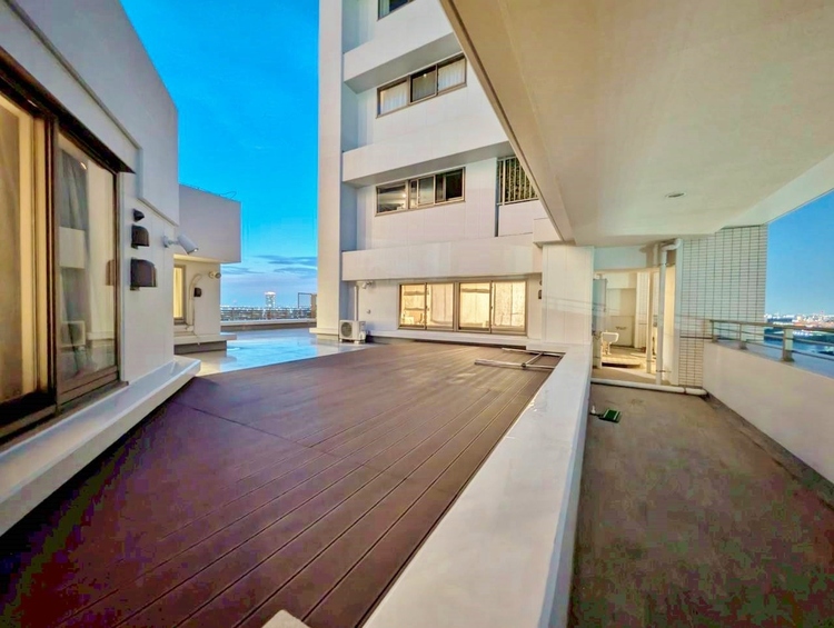 バルコニー 暮らしの中で、光と風を演出してくれるバルコニー。