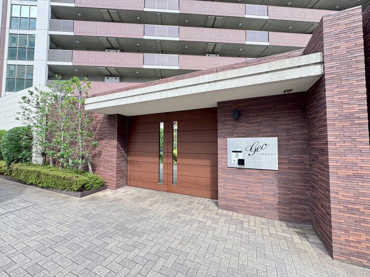 その他 上質感漂う玄関アプローチです。