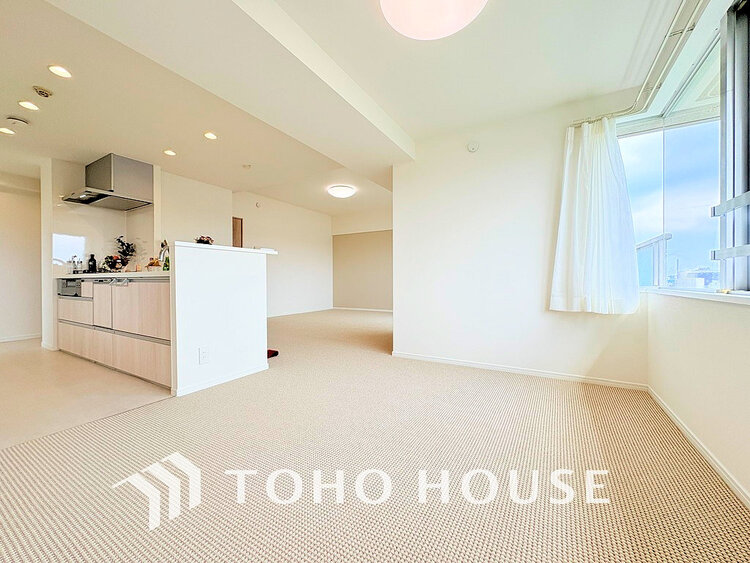 内装 家族みんなが爽やかに過ごせるように、光をたっぷり取り込んだLDK