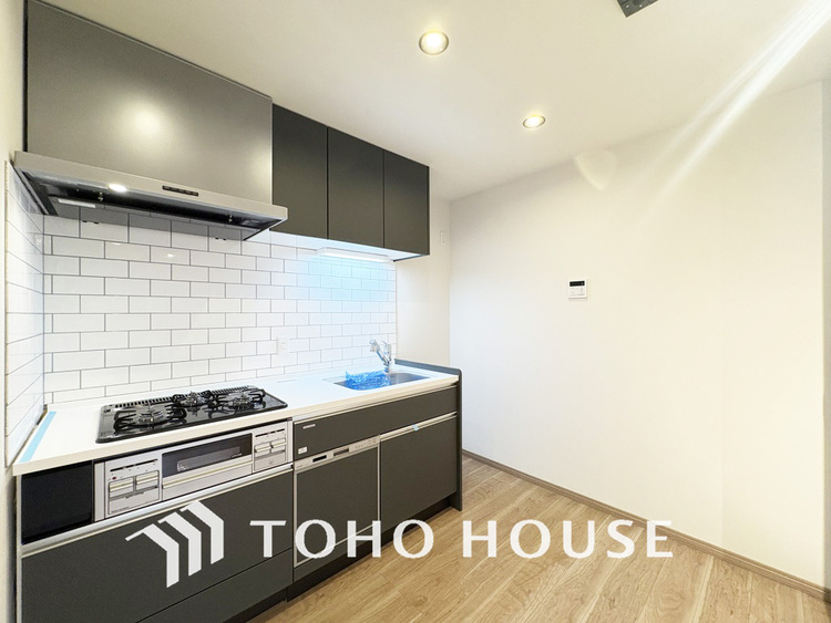 キッチン シンプルな部屋の雰囲気に溶け合うナチュラルキッチン