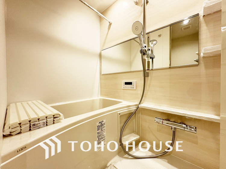 風呂 一日の疲れを癒すバスルームは、心地よいリラックスを叶える清潔感溢れる空間