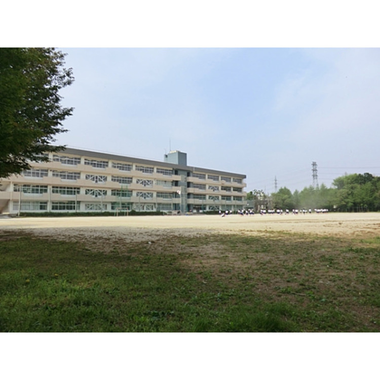 周辺 第六中学校(約1340m)