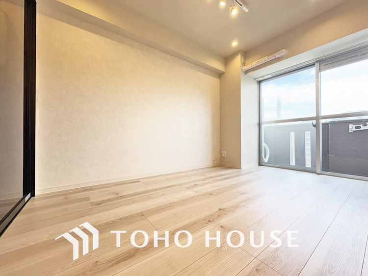 内装 採光もある洋室は、くつろぎのひと時を過ごすのにぴったり