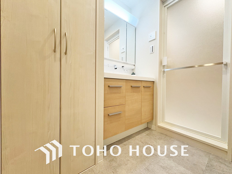 洗面 大きな洗面鏡付き、朝の身支度も楽しくなりますね