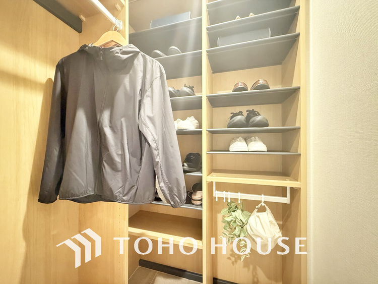 収納 大型荷物も安心、玄関にはたっぷり収納の「シューズインクローク」付き