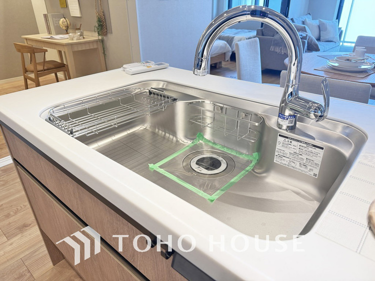 その他 浄水機が内蔵されている便利な水栓付きのシンクです