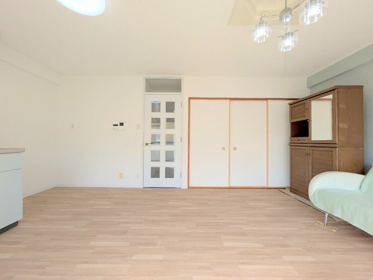 居間 居心地の良い空気感は、暮らしのステージを彩り、心からのやすらぎと満足感を与えてくれます。