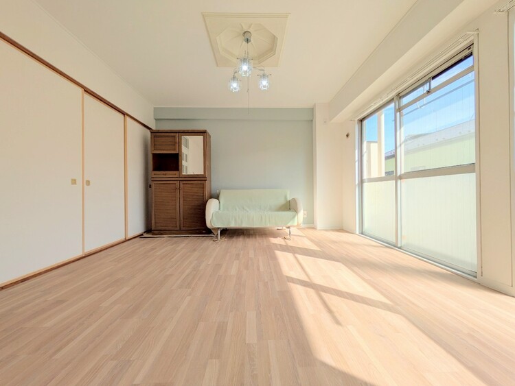 居間 飾り過ぎないシンプルな内装と偏り過ぎないデザインで統一しました。