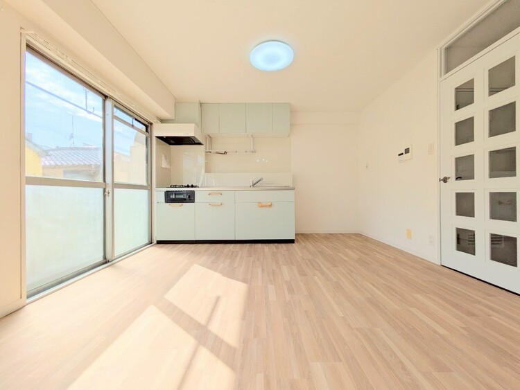 居間 快適に過ごす毎日を求めて、暮らしの中でご自身の「マイホーム」に創り上げてください。