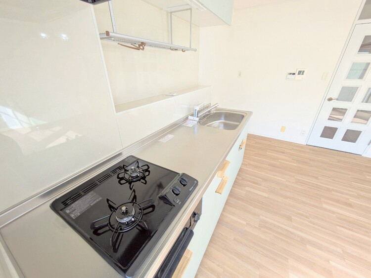 キッチン スマートな意匠と充実の機能を備えたキッチンが、暮らしにおいしい彩りを添えます。