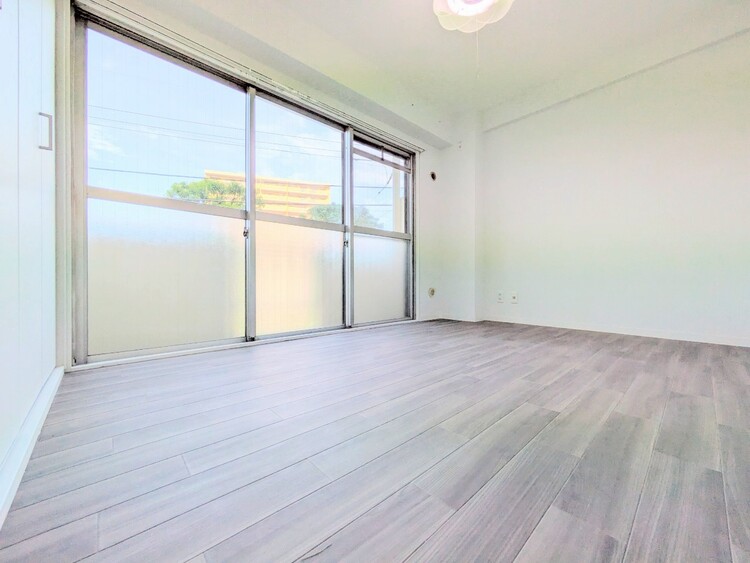 寝室 ベッドも十分に設置するスペースがあります。