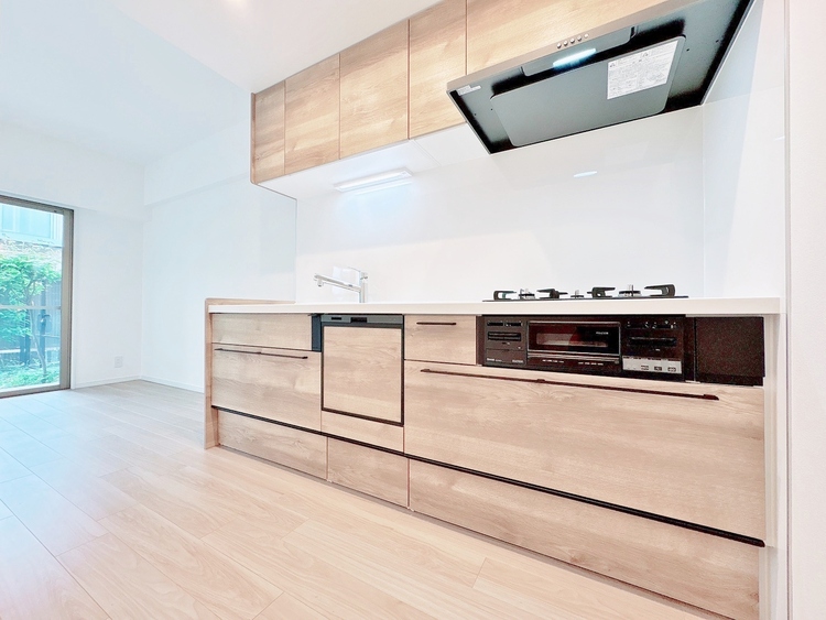 キッチン スマートな意匠と充実の機能を備えたキッチンが、暮らしにおいしい彩りを添えます。