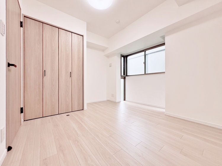 寝室 ベッドも十分に設置するスペースがあります。