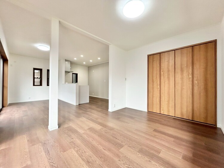 居間 飾り過ぎないシンプルな内装と偏り過ぎないデザインで統一しました。