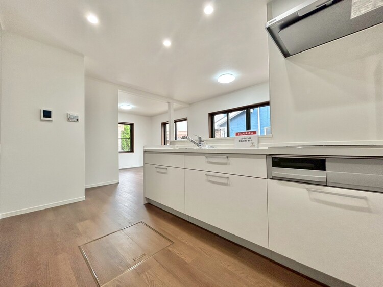 キッチン スマートな意匠と充実の機能を備えたキッチンが、暮らしにおいしい彩りを添えます。