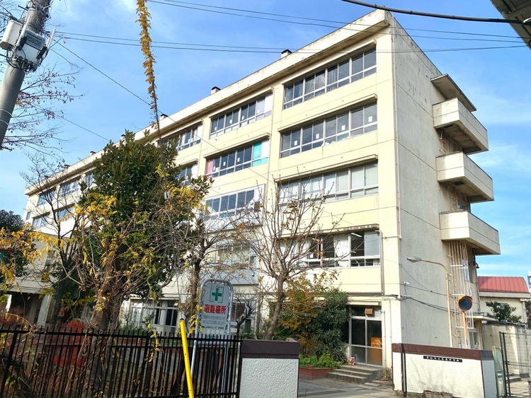周辺 草加市立花栗中学校